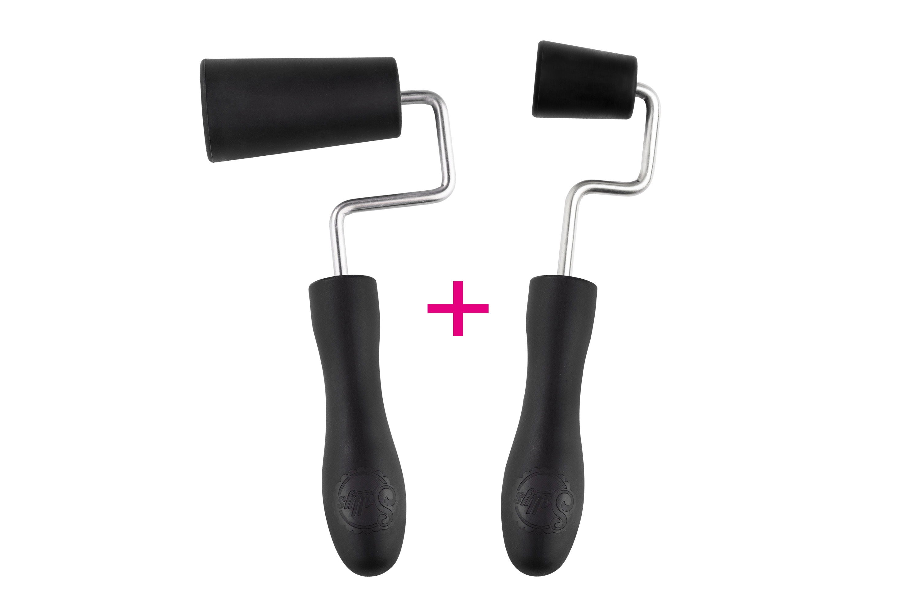 Ein großer und ein kleiner Backformroller mit schwarzem Griff