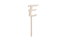Ein Caketopper mit dem Buchstaben E