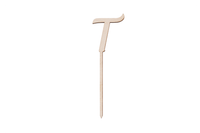 Ein Caketopper mit dem Buchstaben T