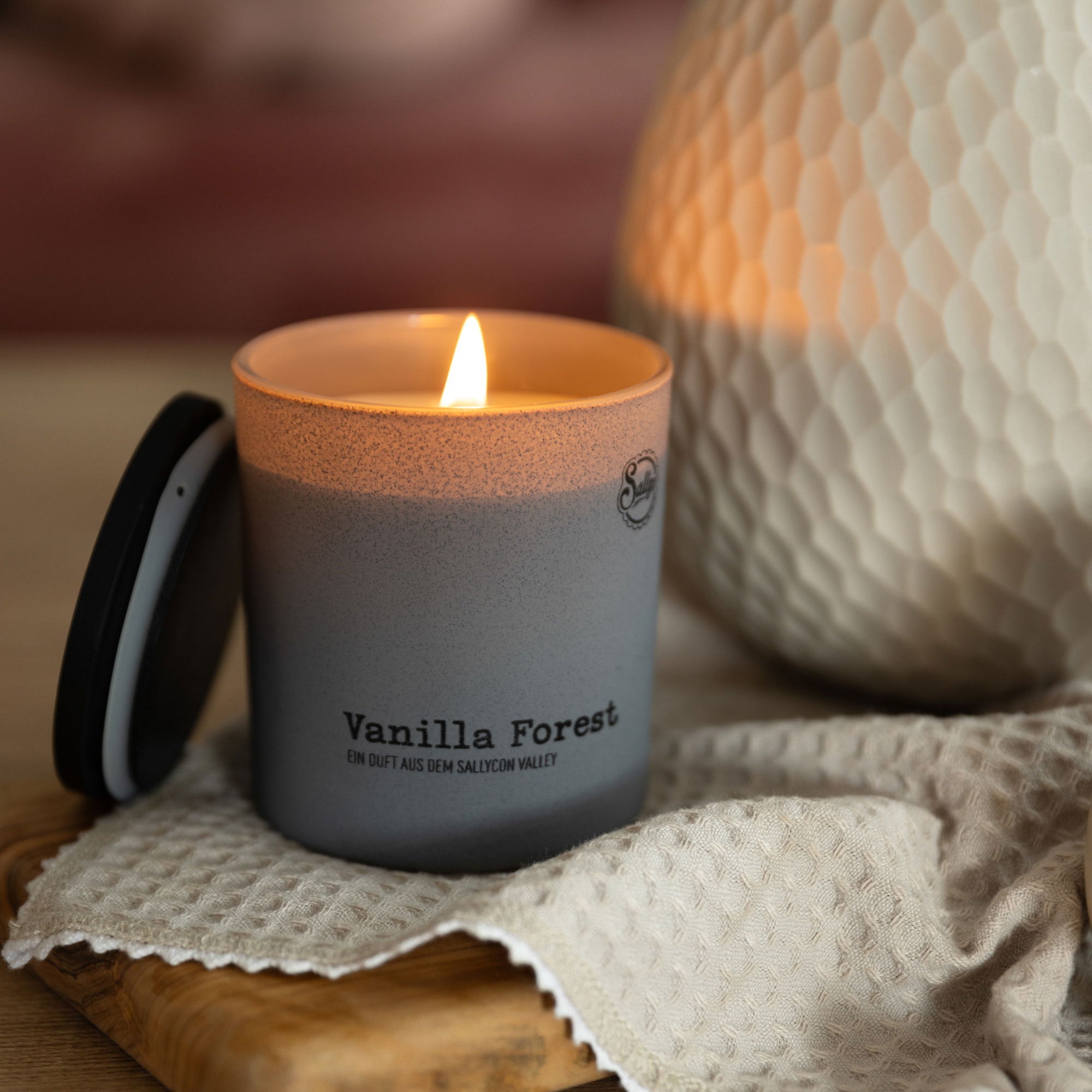 Sallys Duftkerze „Vanilla Forest“