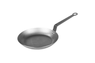 Eine silberne EIsenpfanne