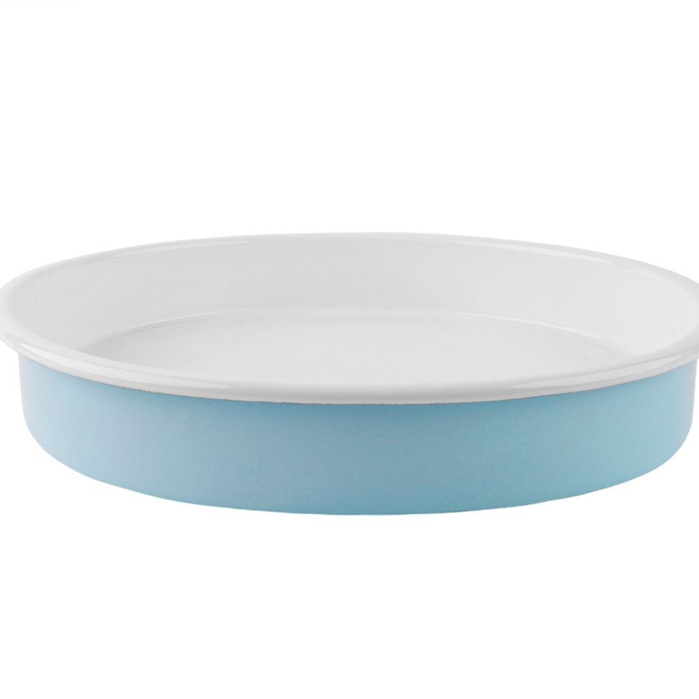 Eine pastellblaue Emaille-Ofenform