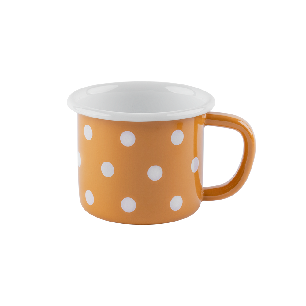 Eine senfgelb-gepunktete Emaille-Tasse