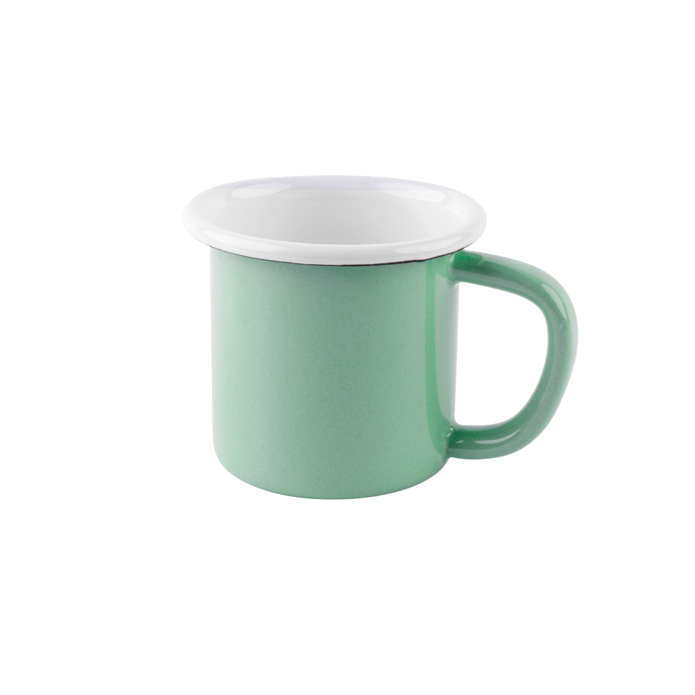 Eine mintfarbene Emaille-Tasse