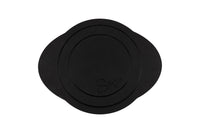 Eine ovale, schwarze Induktionsmatte