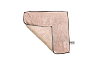 Ein Mikrofasertuch in der Farbe altrosa