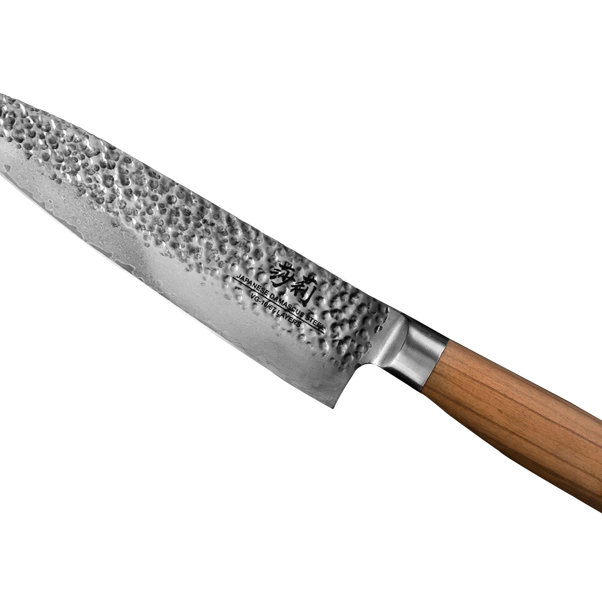 Ein Messer mit silberner Klinge und hölzernem Griff