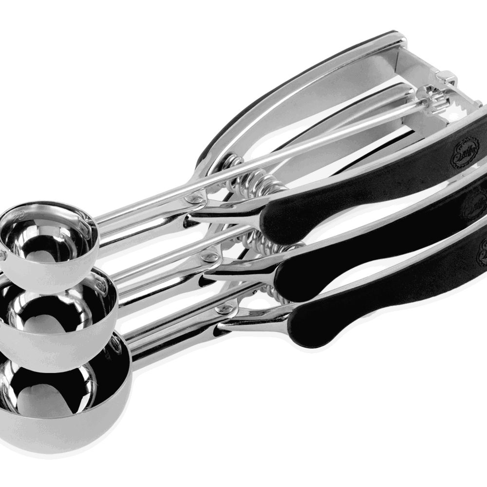 Mehrere silberne Portionierer in verschiedenen Größen