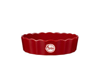 Eine rote, ovale Stoneware-Ofenform