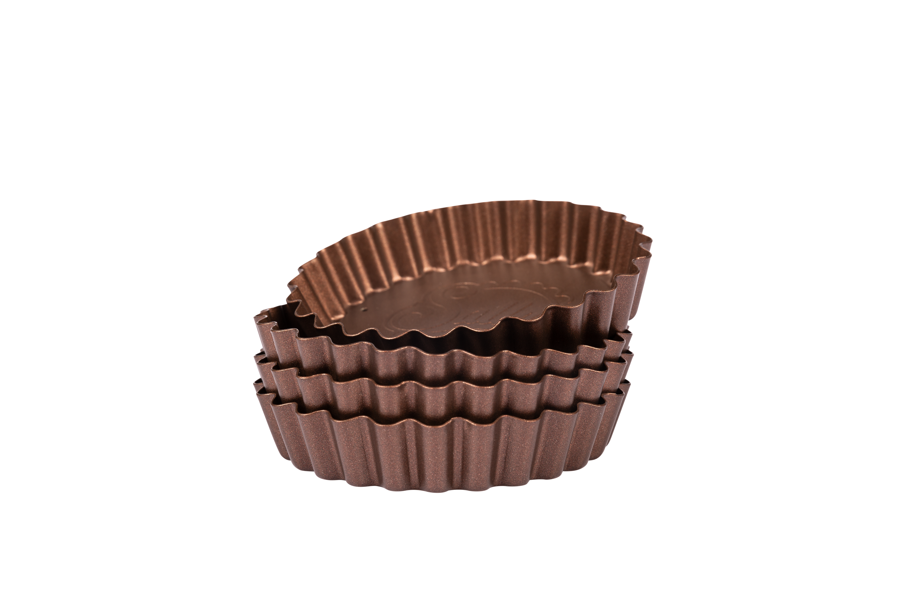 Mehrere kleine, kupferfarbene Tarteformen sind übereinander gestapelt