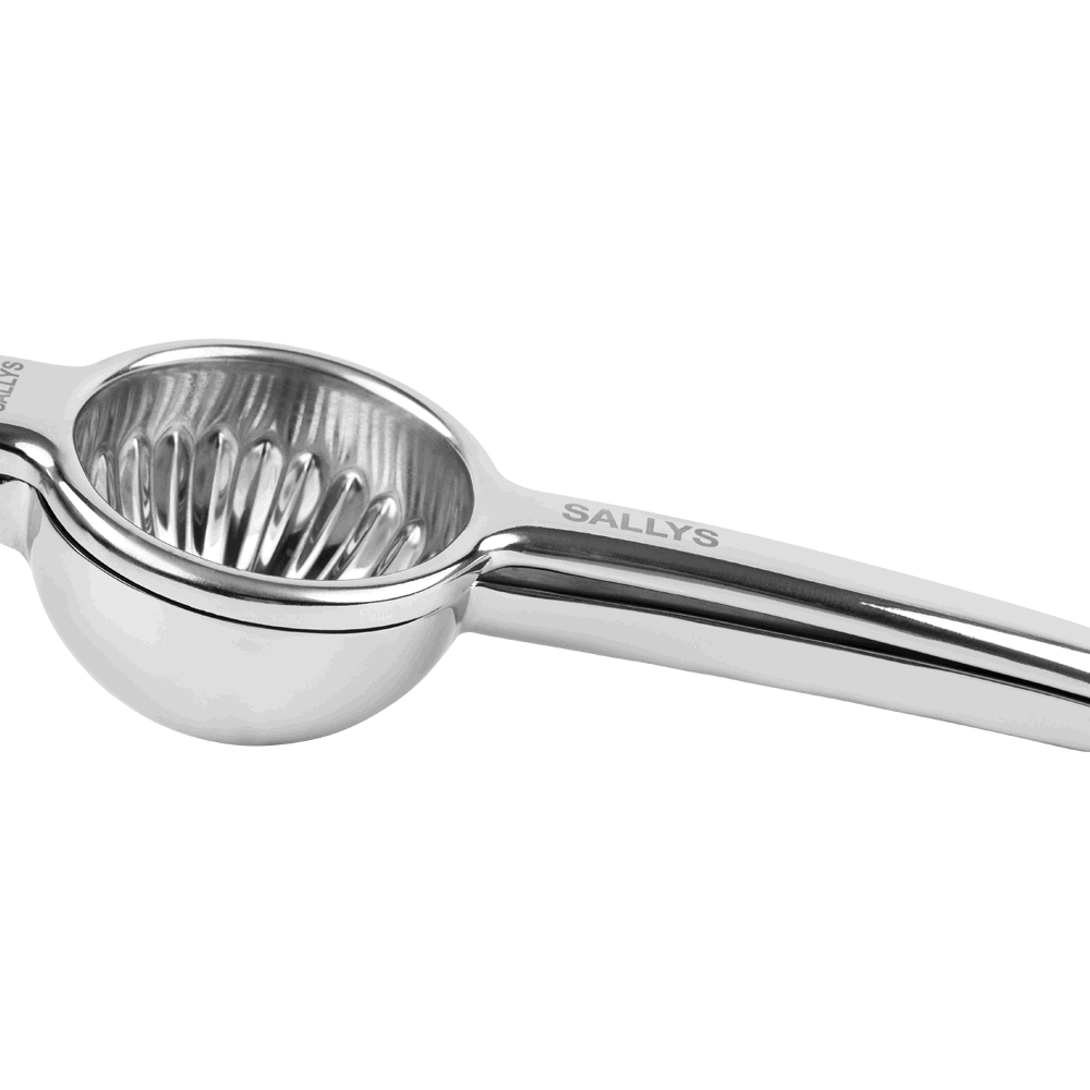 Eine silberne Zitruspresse