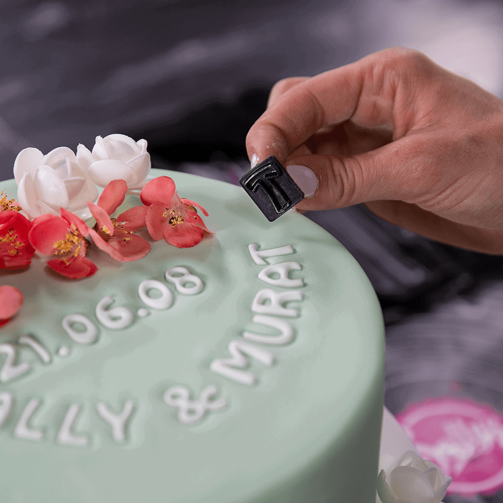 Sallys Buchstabenstempel für Fondanttorten