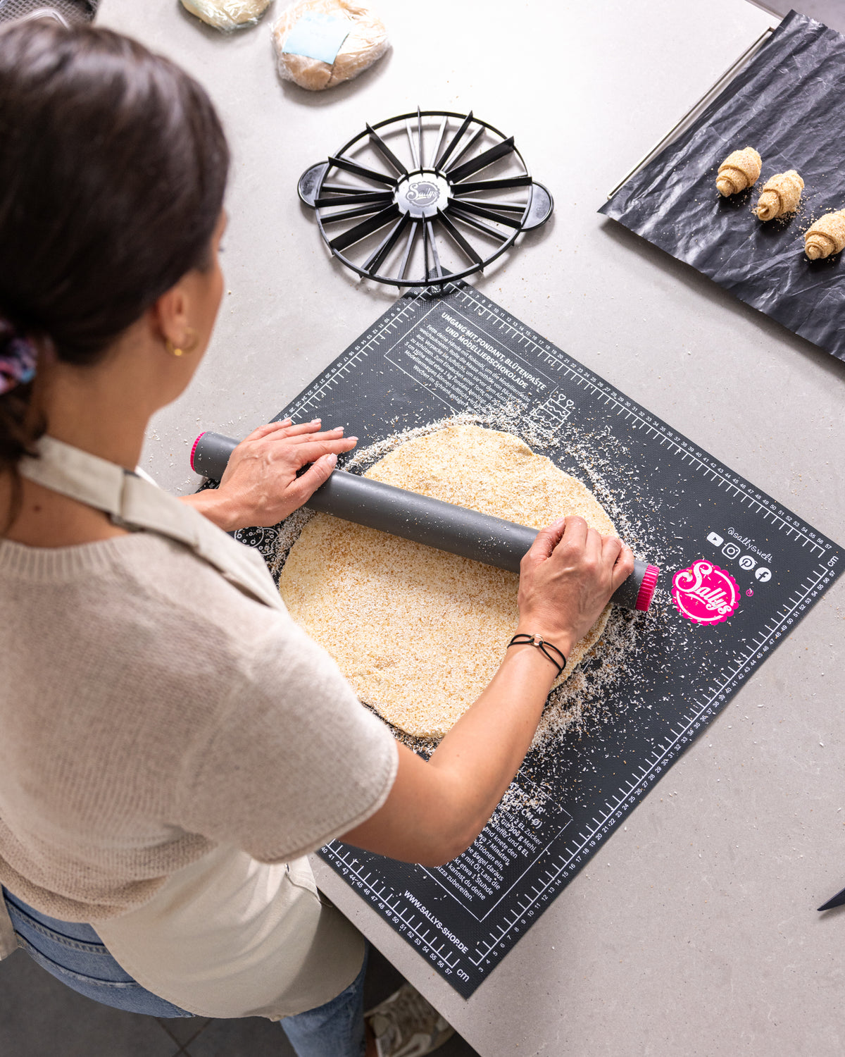Sallys Ausrollstab 50 cm + Backmatte / Gewebematte Set