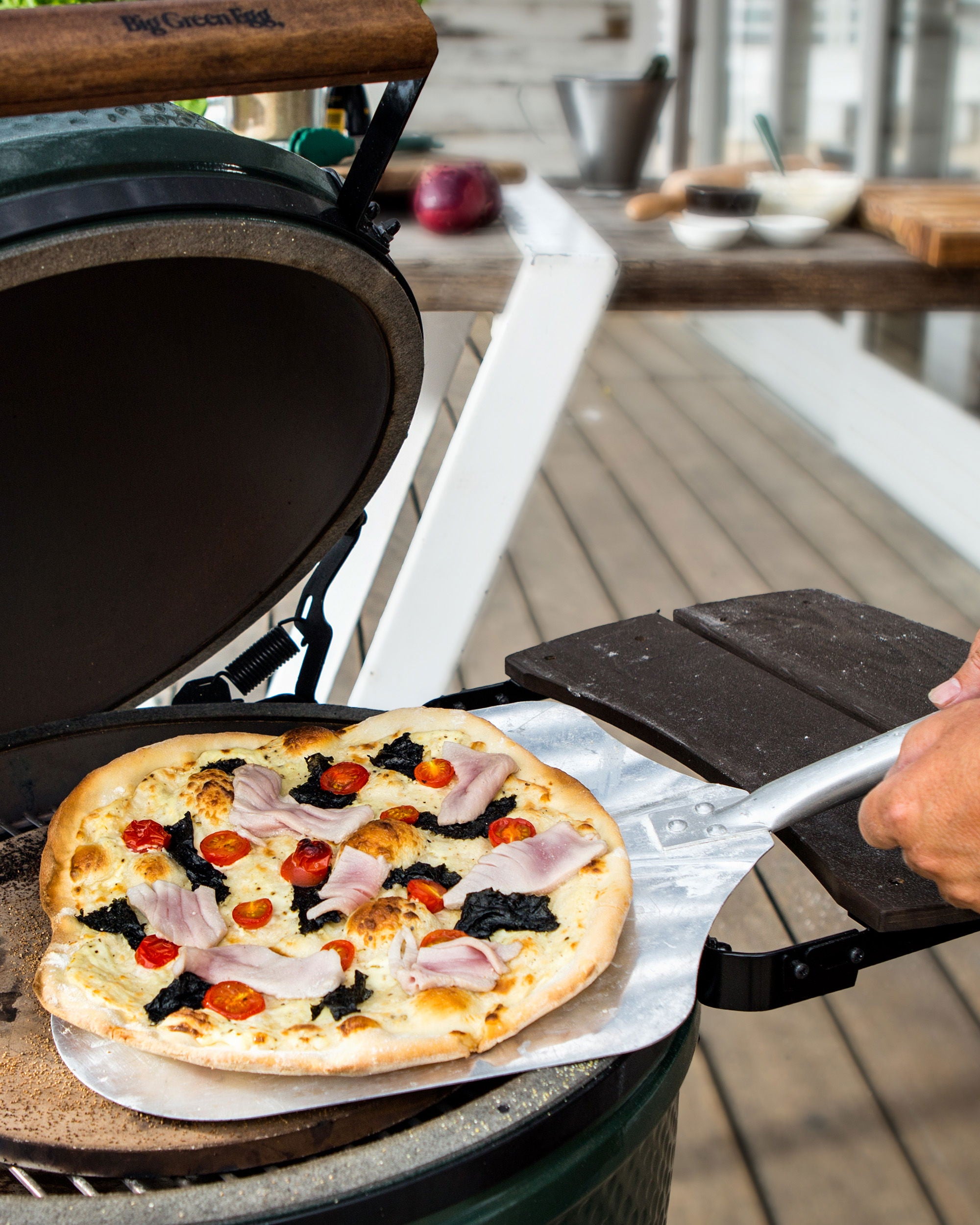 Big Green Egg Pizzaschaufel aus Edelstahl