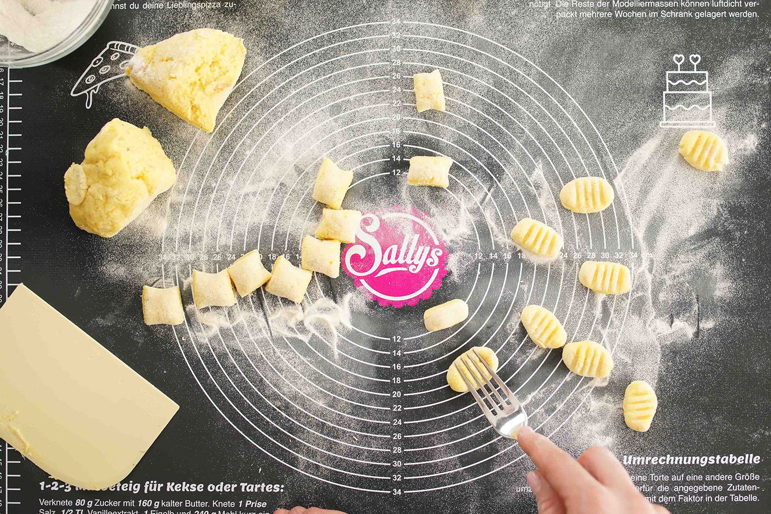 Sallys Ausrollstab 50 cm + Backmatte / Gewebematte Set