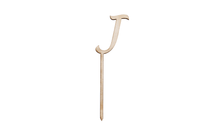 Ein Caketopper mit dem Buchstaben J