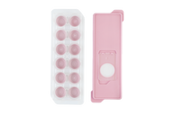 Eine pinke Eiswürfelform für runde Eiswürfel