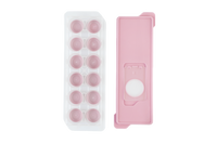 Eine pinke Eiswürfelform für runde Eiswürfel