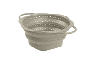 Ein taupefarbenes Faltsieb