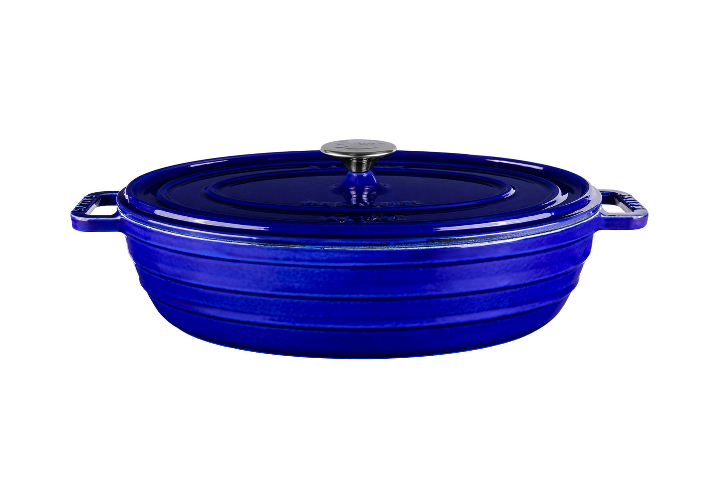 Ein Gusseisentopf in der Farbe royalblue