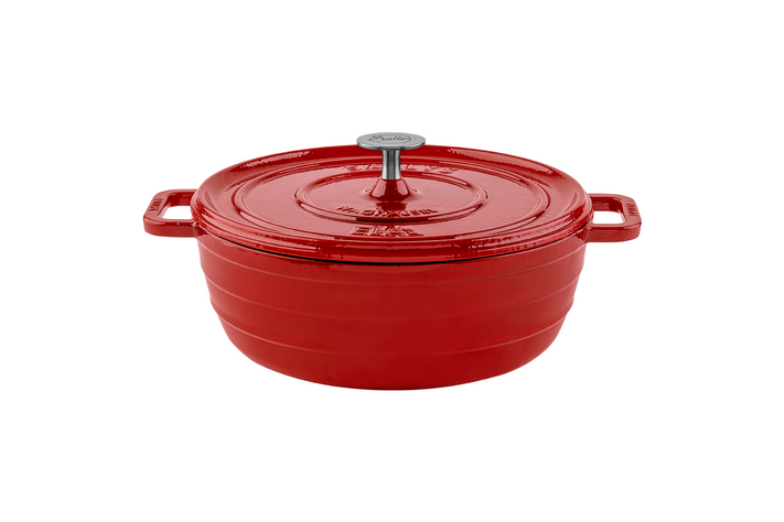 Ein Gusseisentopf in der Farbe rot