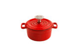 Ein roter Gusseisentopf