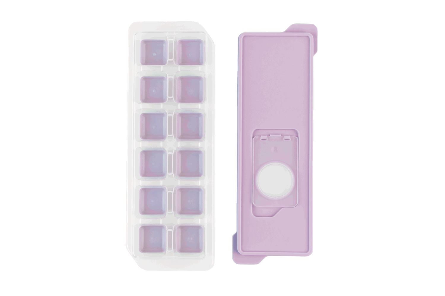 Eine lila Eiswürfelform für quadratische Eiswürfel