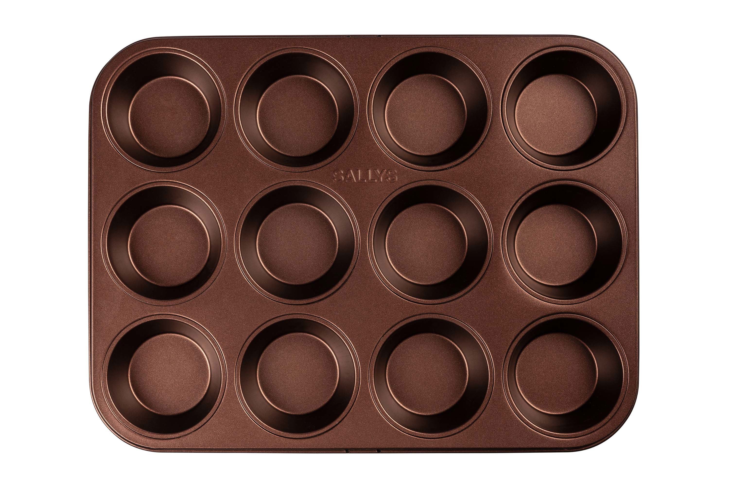 Ein kupferfarbenes Muffinblech