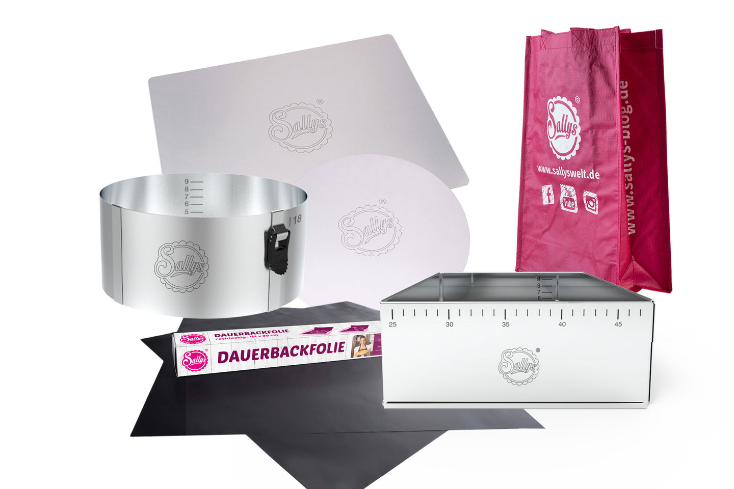 Ein Tortenretter, eine Dauerbackfolie, ein Backrahmen, ein Tortenring und ein Shopper