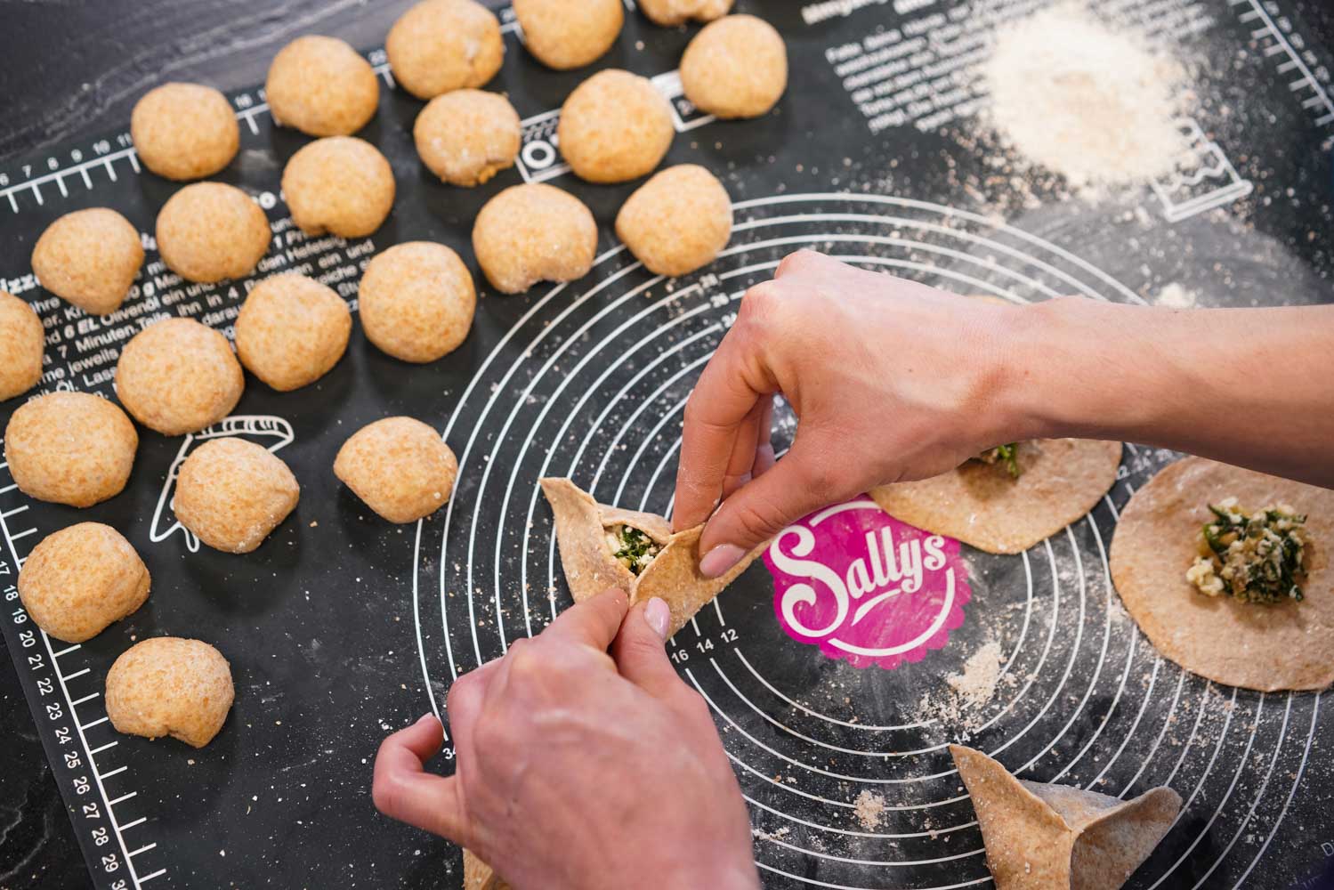 Sallys Ausrollstab 50 cm + Backmatte / Gewebematte Set