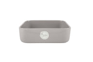 Eine kleine, beige Stoneware-Ofenform