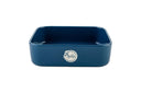 Eine blaue, kleine Stoneware-Ofenform