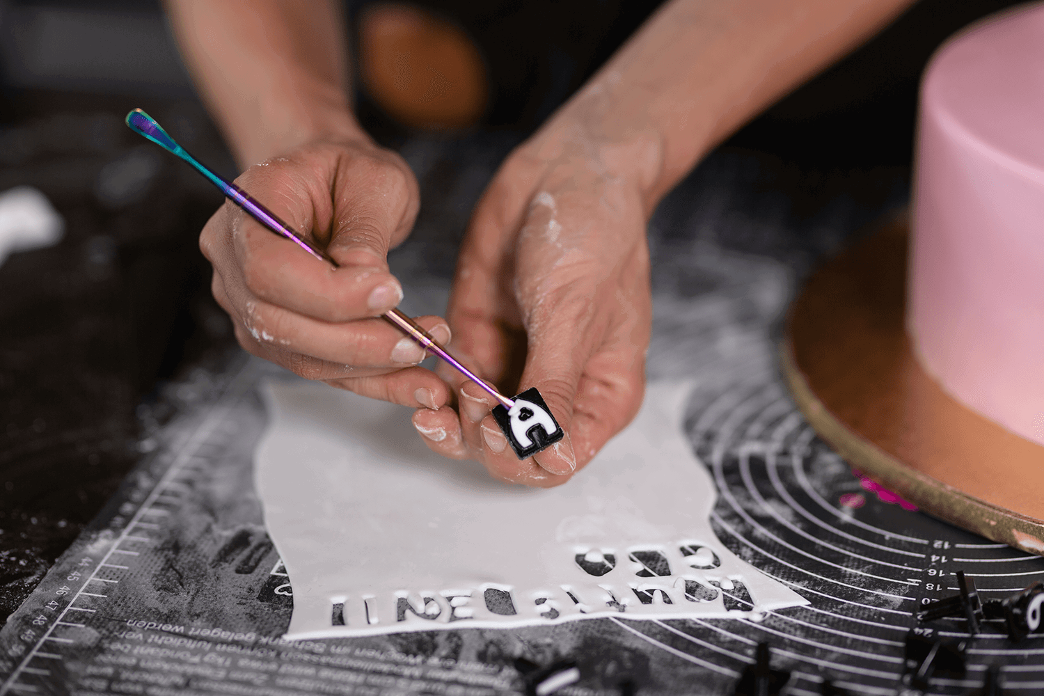 Sallys Buchstabenstempel für Fondanttorten